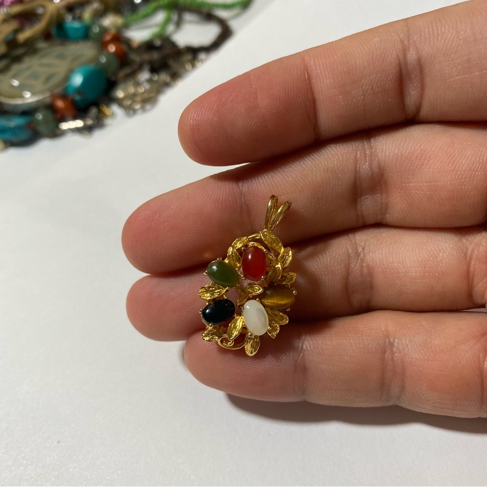 Vintage Cluster Gem/Stone Multi-Color Gold-Tone Necklace Pendant Leaves